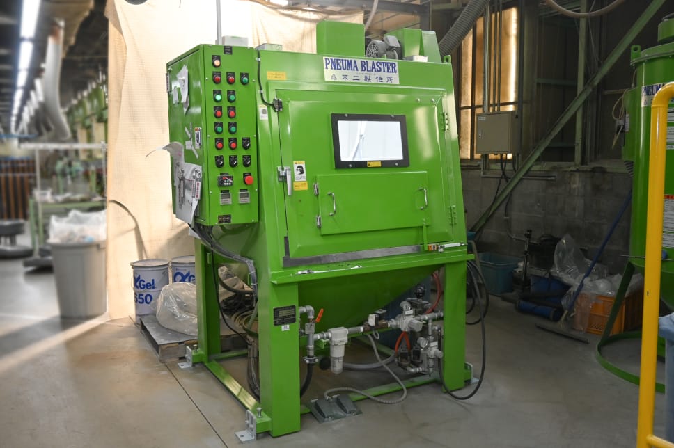 タイヤ金型洗浄機 自動ブラスト装置